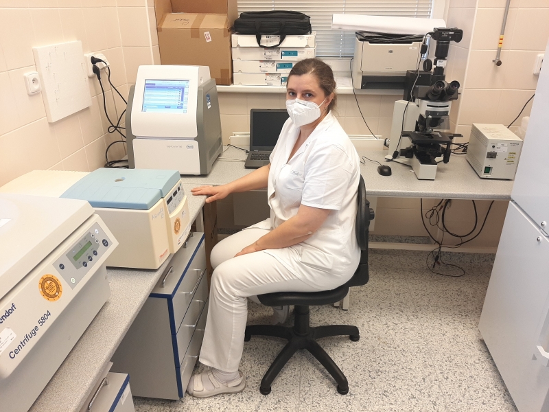 V centrální laboratoři třebíčské nemocnice provádějí PCR testy díky nově vybudované PCR laboratoři V centrální laboratoři třebíčské nemocnice provádějí PCR testy díky nově vybudované PCR laboratoři