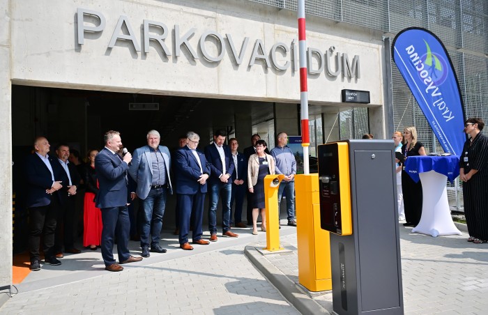 Návštěvníci, pacienti i zaměstnanci krajské nemocnice v Třebíči už zaparkují v novém parkovacím domě Návštěvníci, pacienti i zaměstnanci krajské nemocnice v Třebíči už zaparkují v novém parkovacím domě