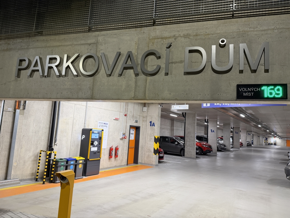 Parkování v parkovacím domě zpoplatněno od pondělí 24. 11. 2025