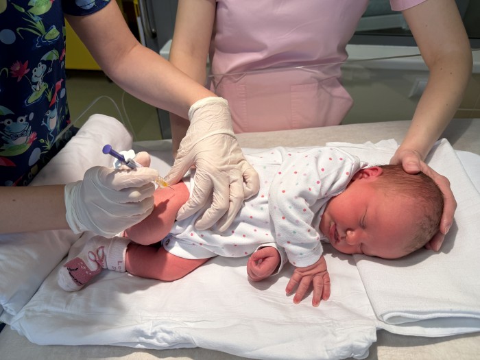 Ochrana novorozenců před respiračním syncytiálním virusem (RSV) přímo v porodnici