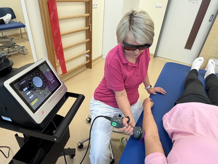 Nový laser na rehabilitaci pomůže s léčbou bolesti i rychlejší regenerací